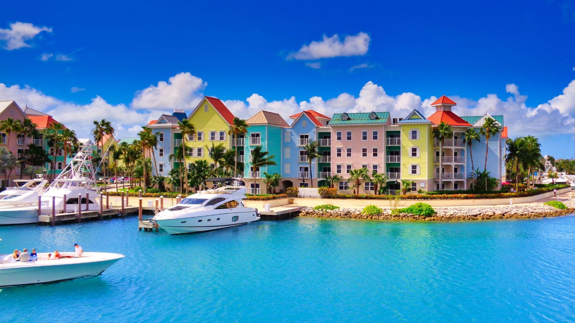 nassau colourful houses