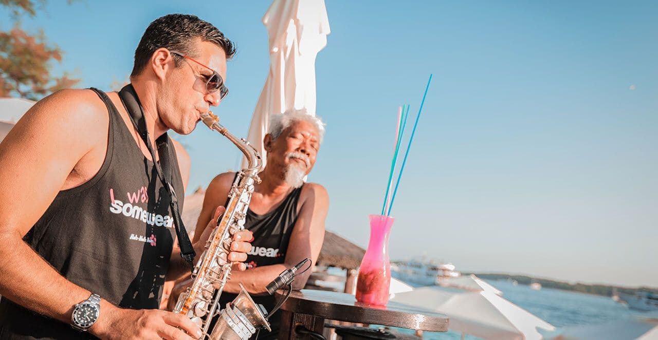 hula hula hvar bar beach club musicians