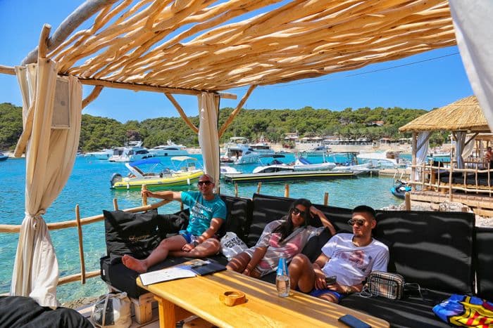 laganini lounge bar croatia palmizana table