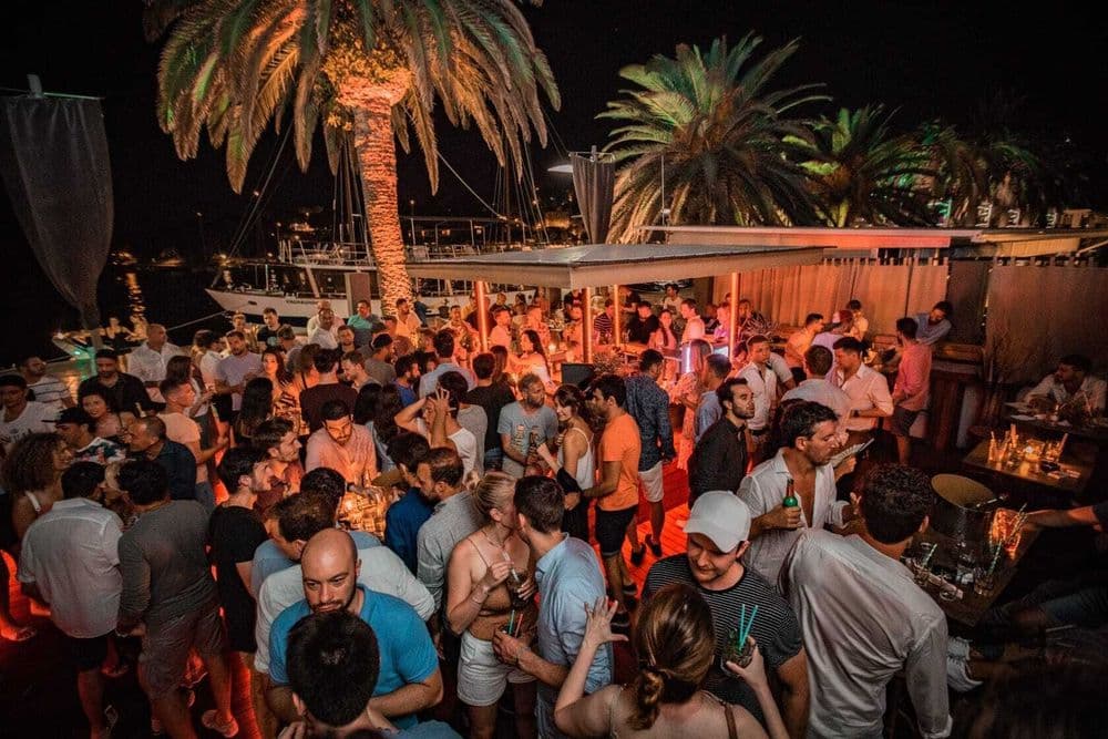 carpe diem bar night hvar