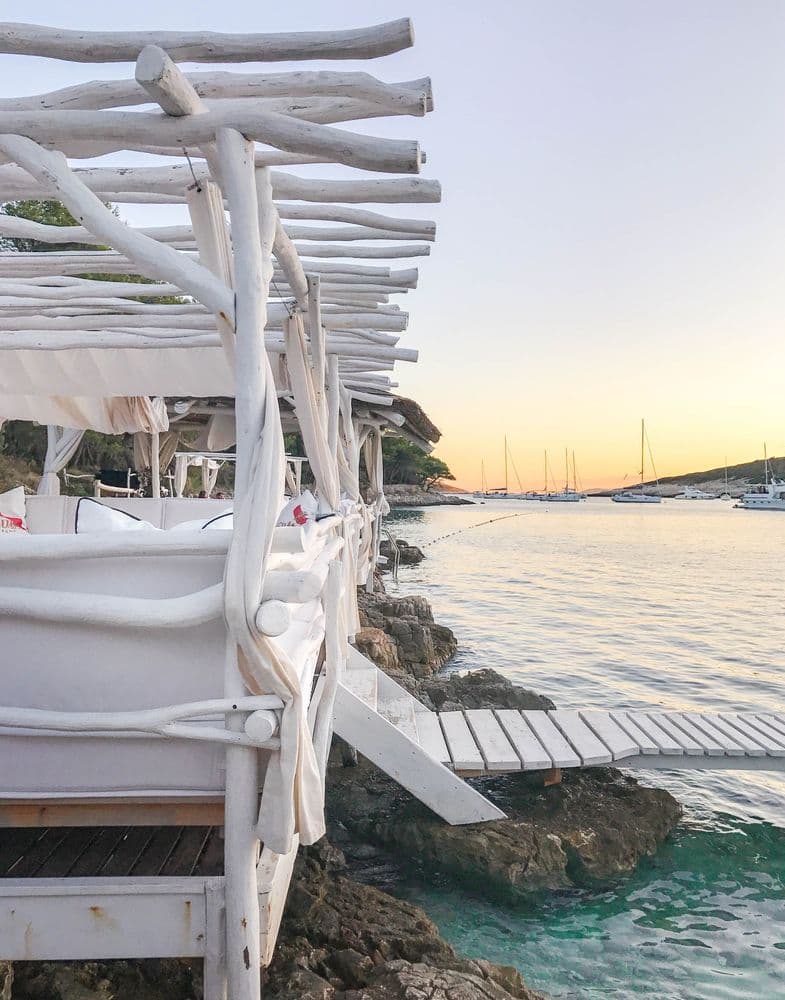 laganini lounge bar palmizana dock