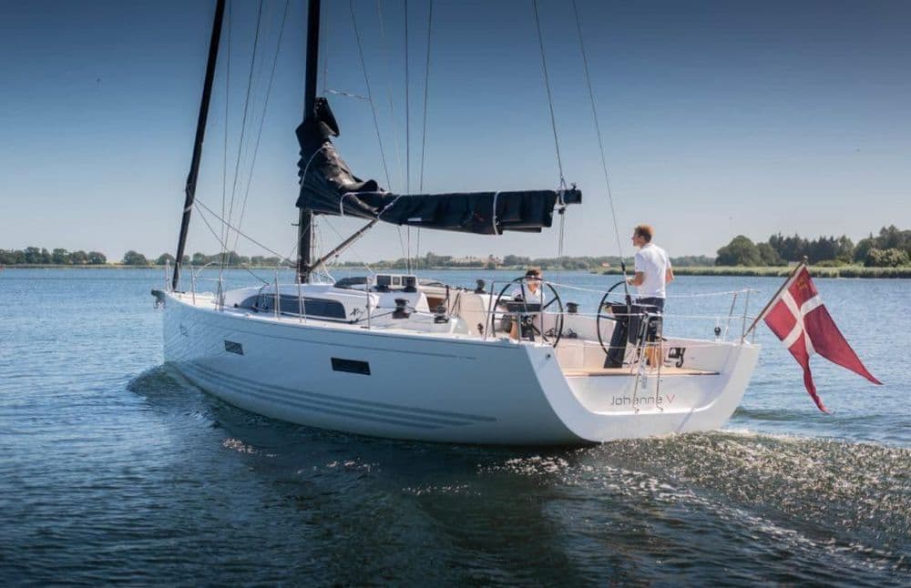 xp-44 yacht carbon mast