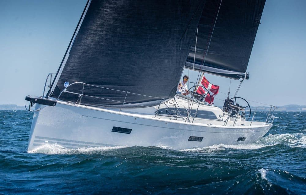 xp-44 yacht port bow