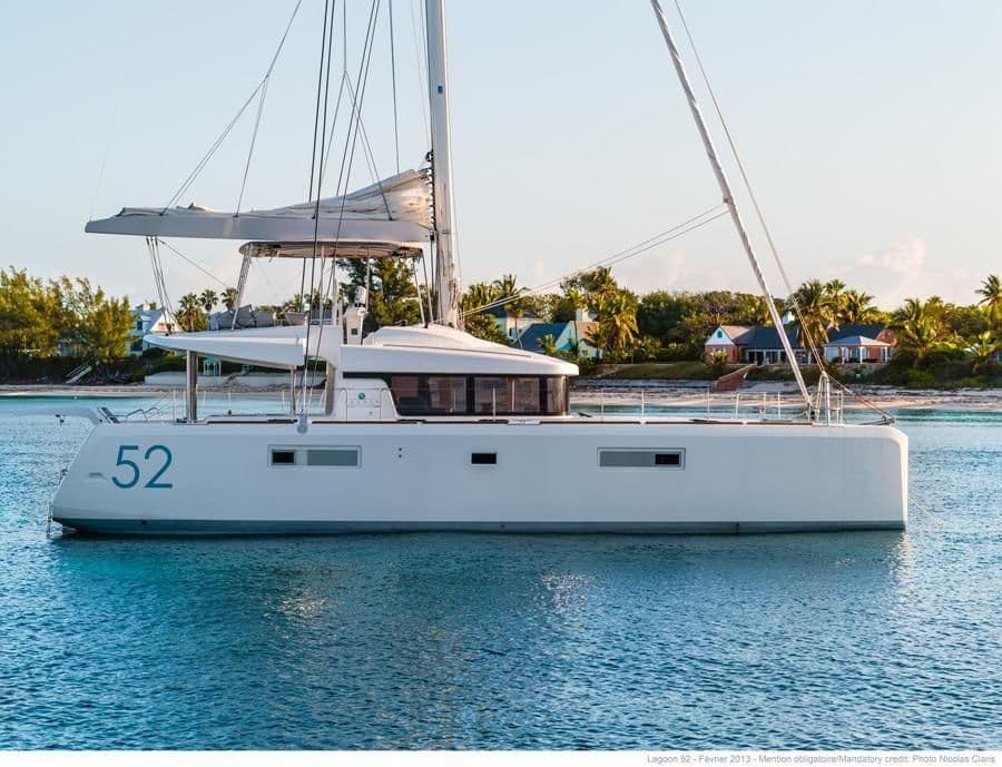 lagoon 52 flo exterior boat
