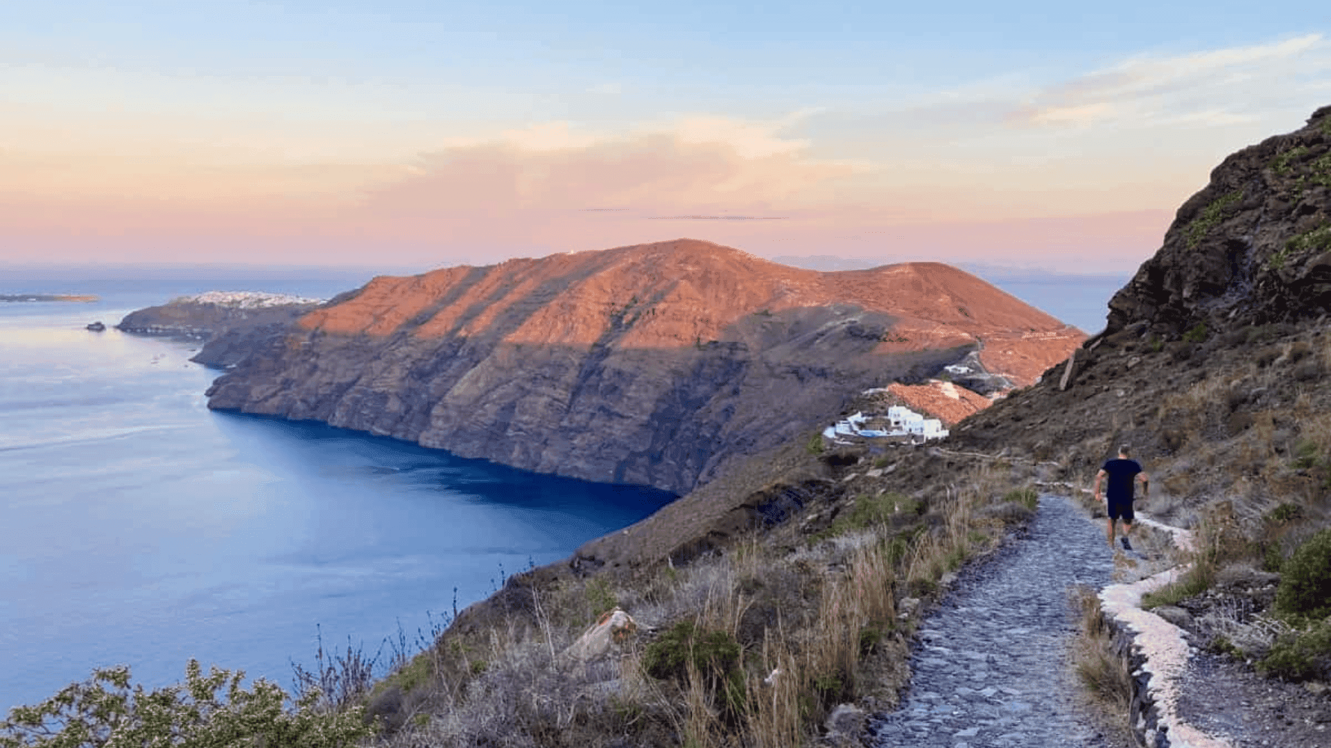 Hiking Trail Fira to Oia in Cyclades